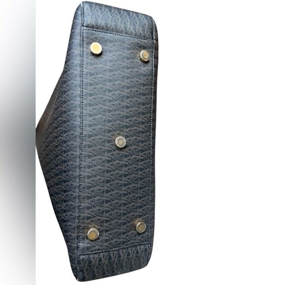 YSL Saint Laurent Leather Tote, MUSEUM BAG SHOULDER Bag - Picture 5 of 9